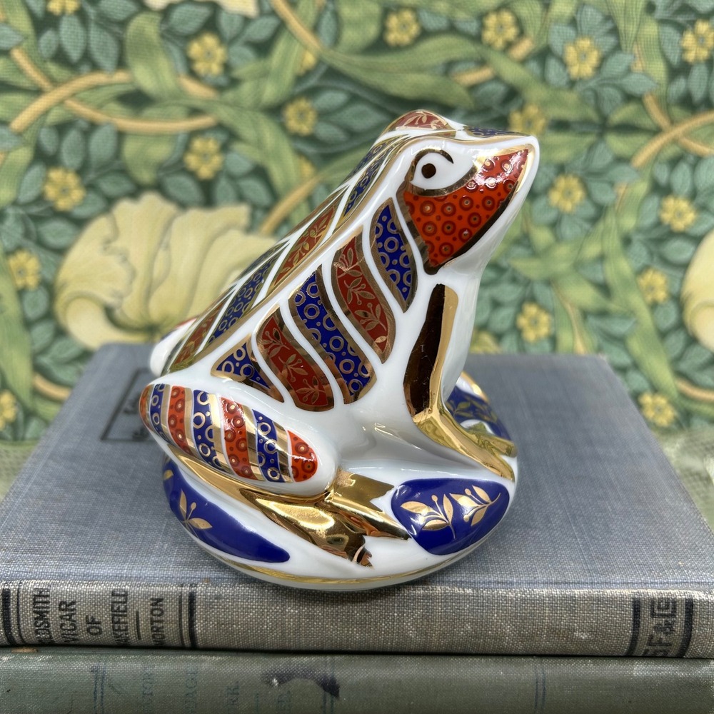 Vintage Japan Gold Imari Pattern Frog on Cushion Paperweight Figurine Decor